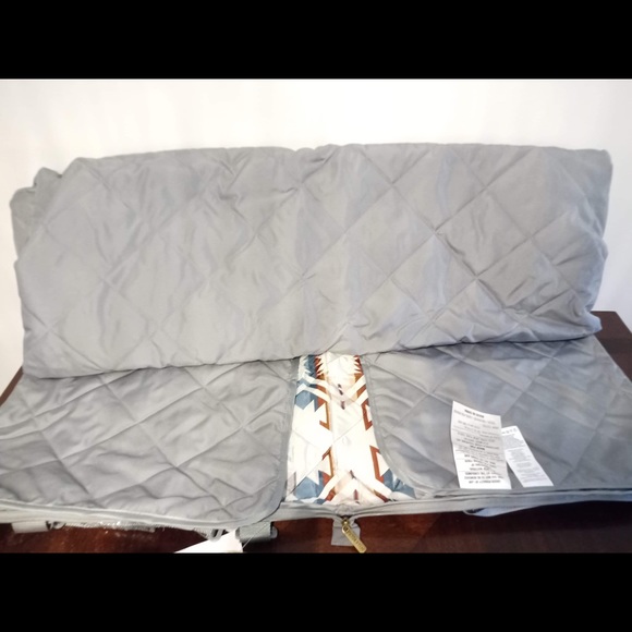 Pendleton Travel Blanket - Picture 5 of 11